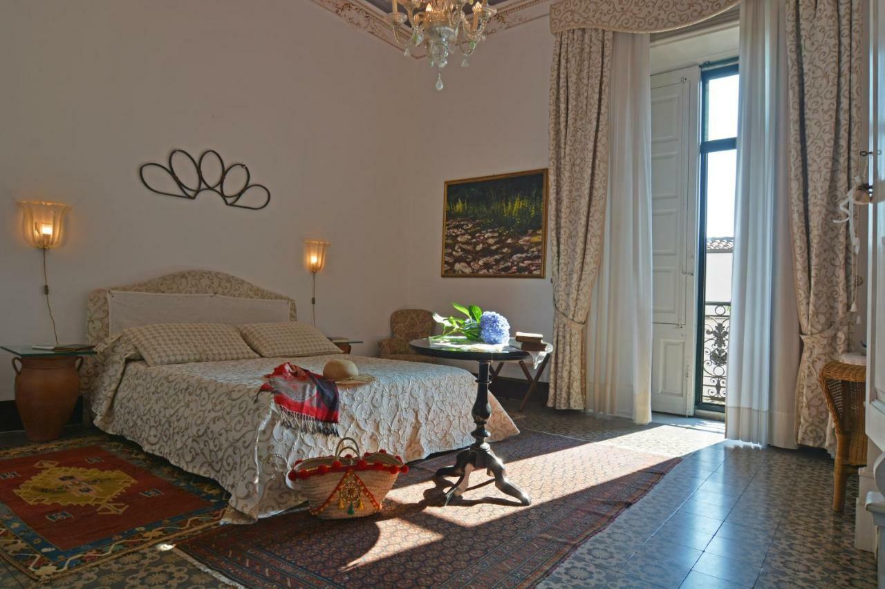 B&B Di Charme Camelie Palazzo Nicotra Ріпосто Екстер'єр фото