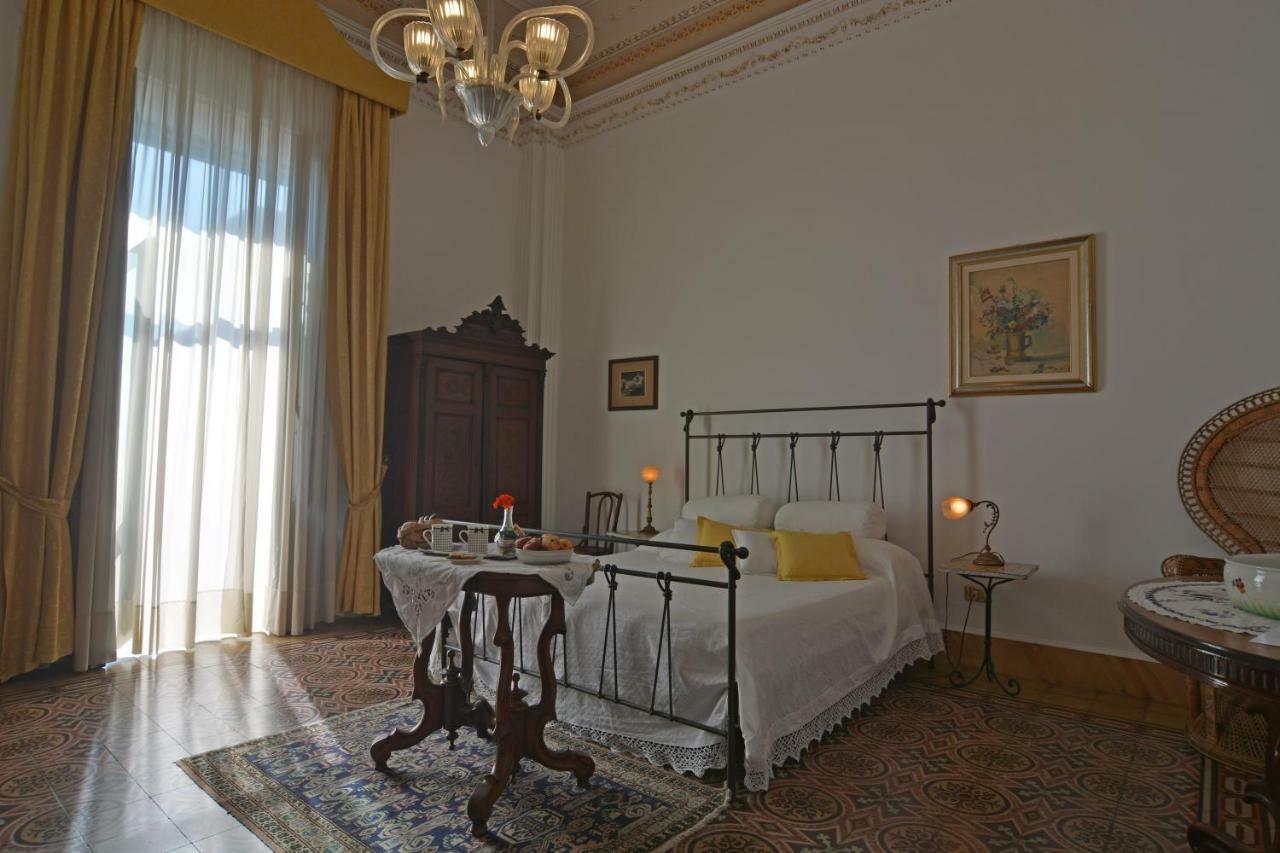 B&B Di Charme Camelie Palazzo Nicotra Ріпосто Екстер'єр фото