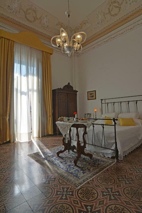 B&B Di Charme Camelie Palazzo Nicotra Ріпосто Екстер'єр фото